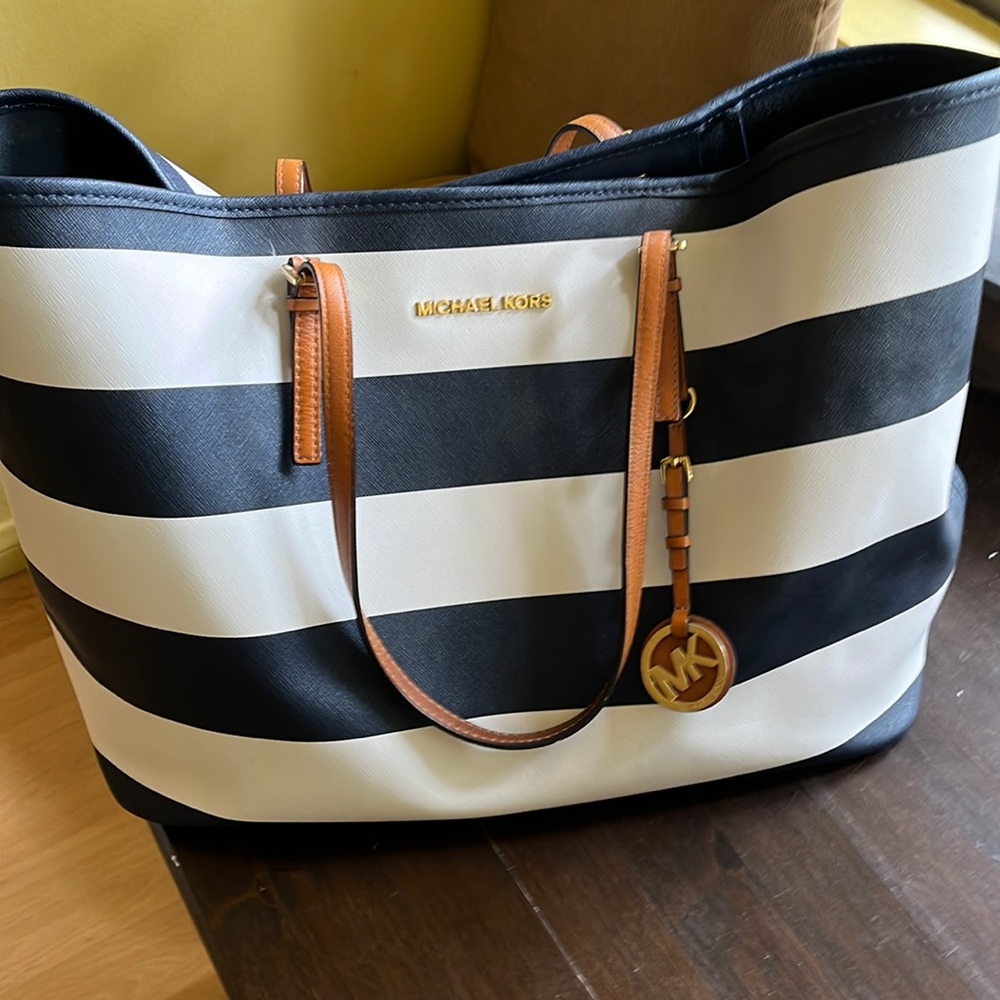 This is a used Michael Kors bag in a very good condition.